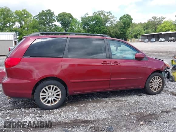 2010 Toyota Sienna XLE с VIN 5TDYK4CC6AS341542, выставлен на аукционе IAAI как лот 42372629 с пробегом 216 749 миль миль и . История ставок и продаж доступна на DreamBid. Изображение 14.