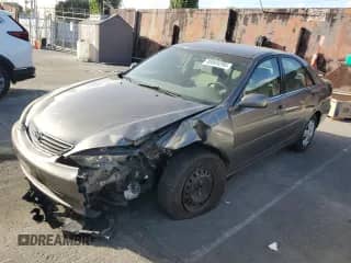 2006 Toyota Camry LE z VIN 4T1BE32K56U747729, wystawiony jako Copart lot #85949295 z przebiegiem 102 798 mil mil oraz Szkoda całkowita • Salvage title. Historia ofert i sprzedaży dostępna na DreamBid. Obrazek 1.