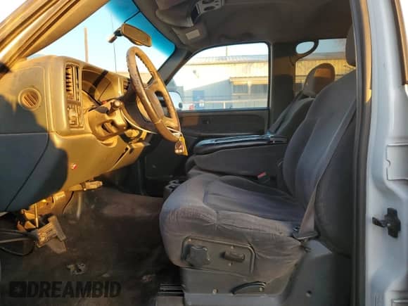 2002 Chevrolet Silverado 2500HD LS z VIN 1GCHK23G92F223123, wystawiony jako Copart lot #84289734 z przebiegiem 174 131 mil mil oraz Szkoda całkowita • Salvage title. Historia ofert i sprzedaży dostępna na DreamBid. Obrazek 7.