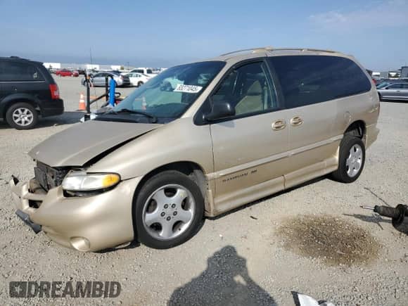 2000 Dodge Caravan ES with VIN 1B4GP74L9YB591675, listed as a Copart auction lot 65271045 with 148,231 mi miles and Salvage title. Bid and sale history available at DreamBid. Image 1.