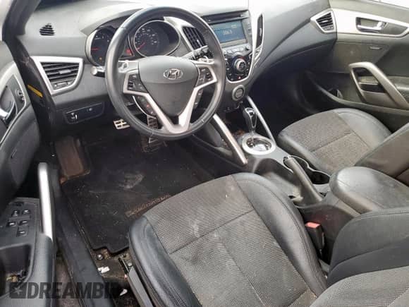 2016 Hyundai Veloster z VIN KMHTC6AD0GU296399, wystawiony jako Copart lot #53721095 z przebiegiem 97 486 mil mil oraz Czysty tytuł • Clean title. Historia ofert i sprzedaży dostępna na DreamBid. Obrazek 8.