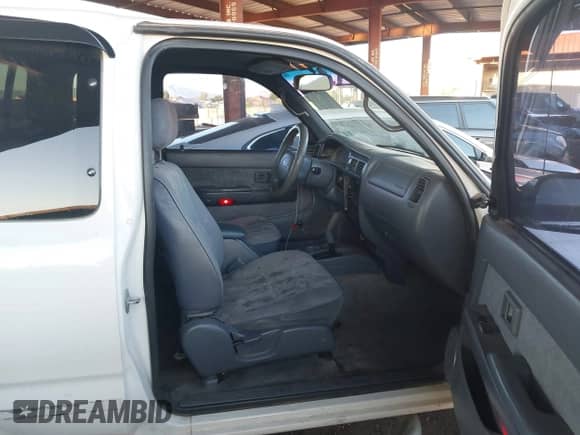 2000 Toyota Tacoma PreRunner with VIN 4TASN92N9YZ607847, listed as a IAAI auction lot 43336214 with 289,752 mi miles and . Bid and sale history available at DreamBid. Image 5.