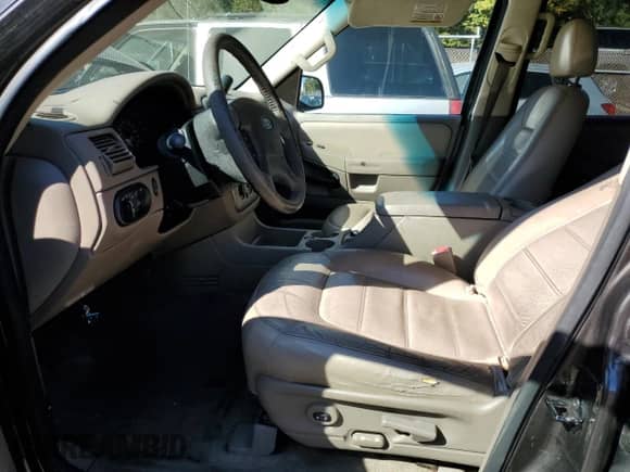 2005 Ford Explorer XLT с VIN 1FMDU73E05UA74827, выставлен на аукционе Copart как лот 87035845 с пробегом Не указан миль и Списание • Salvage title. История ставок и продаж доступна на DreamBid. Изображение 7.