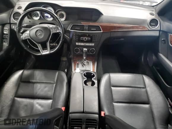 2013 Mercedes-Benz C 300 Sport z VIN WDDGF8AB5DR277357, wystawiony jako Copart lot #70568005 z przebiegiem 120 558 mil mil oraz Czysty tytuł • Clean title. Historia ofert i sprzedaży dostępna na DreamBid. Obrazek 8.