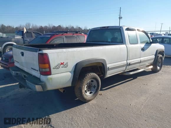 2000 Chevrolet Silverado 2500 LS с VIN 1GCGK29U5YE380137, выставлен на аукционе IAAI как лот 41714449 с пробегом Не указан миль и . История ставок и продаж доступна на DreamBid. Изображение 4.