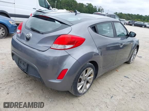 2017 Hyundai Veloster Value Edition z VIN KMHTC6AD7HU308551, wystawiony jako IAAI lot #43455924 z przebiegiem 161 989 mil mil oraz . Historia ofert i sprzedaży dostępna na DreamBid. Obrazek 4.