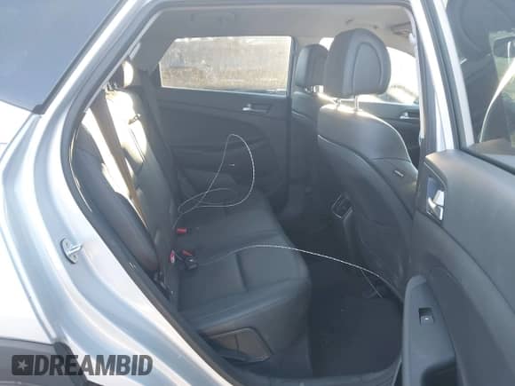 2018 Hyundai Tucson SEL z VIN KM8J3CA48JU762268, wystawiony jako IAAI lot #41304445 z przebiegiem 71 958 mil mil oraz . Historia ofert i sprzedaży dostępna na DreamBid. Obrazek 8.