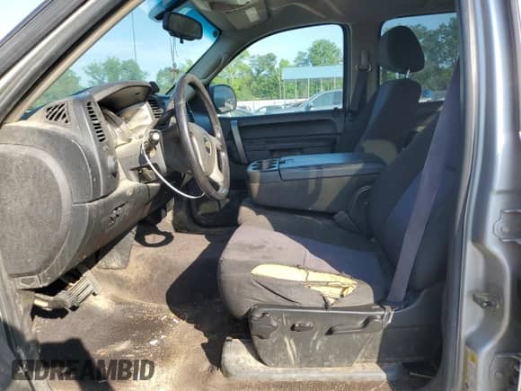 2011 Chevrolet Silverado 2500HD LT z VIN 1GC1KXC87BF124274, wystawiony jako Copart lot #62457525 z przebiegiem 218 911 mil mil oraz Szkoda całkowita • Salvage title. Historia ofert i sprzedaży dostępna na DreamBid. Obrazek 7.