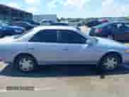 1997 Toyota Camry LE z VIN JT2BF22K2V0021868, wystawiony jako IAAI lot #43070012 z przebiegiem 128 808 mil mil oraz . Historia ofert i sprzedaży dostępna na DreamBid. Obrazek 13.