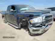 2022 Ram 1500 Lone Star z VIN 1C6RREBT7NN261046, wystawiony jako Copart lot #66554265 z przebiegiem 78 861 mil mil oraz Czysty tytuł • Clean title. Historia ofert i sprzedaży dostępna na DreamBid. Obrazek 4.