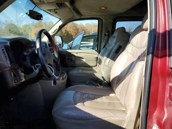 2006 Chevrolet Express Cargo YF7 Upfitter z VIN 1GBFG15T261255545, wystawiony jako Copart lot #77390434 z przebiegiem 122 760 mil mil oraz Czysty tytuł • Clean title. Historia ofert i sprzedaży dostępna na DreamBid. Obrazek 7.