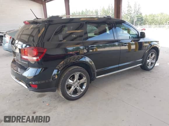 2017 Dodge Journey Crossroad with VIN 3C4PDCGB2HT598893, listed as a IAAI auction lot 42871537 with 142,010 mi miles and . Bid and sale history available at DreamBid. Image 4.