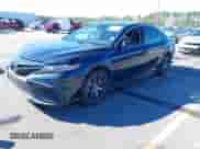 2021 Toyota Camry SE z VIN 4T1T11AK2MU599364, wystawiony jako IAAI lot #43469563 z przebiegiem 69 703 mil mil oraz . Historia ofert i sprzedaży dostępna na DreamBid. Obrazek 17.