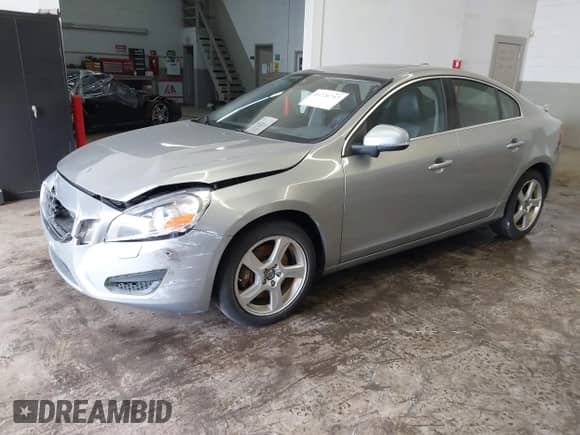 2013 Volvo S60 T5 с VIN YV1612FHXD2181306, выставлен на аукционе IAAI как лот 41726747 с пробегом 116 836 миль миль и . История ставок и продаж доступна на DreamBid. Изображение 2.