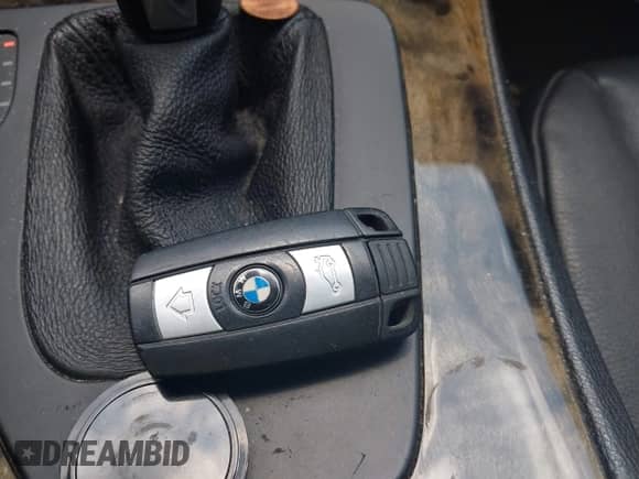 2009 BMW 3 Series 328i xDrive с VIN WBAWV53509P079669, выставлен на аукционе IAAI как лот 42566660 с пробегом 127 282 миль миль и . История ставок и продаж доступна на DreamBid. Изображение 11.