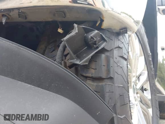 2024 Ford F-150 Lariat z VIN 1FTFW5L52RFA75628, wystawiony jako IAAI lot #43393183 z przebiegiem 15 578 mil mil oraz . Historia ofert i sprzedaży dostępna na DreamBid. Obrazek 20.