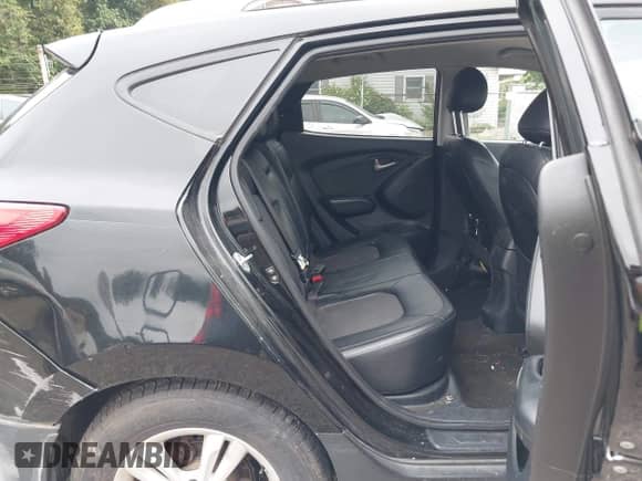 2011 Hyundai Tucson GLS with VIN KM8JU3AC2BU160178, listed as a IAAI auction lot 43047782 with 220,238 mi miles and . Bid and sale history available at DreamBid. Image 8.