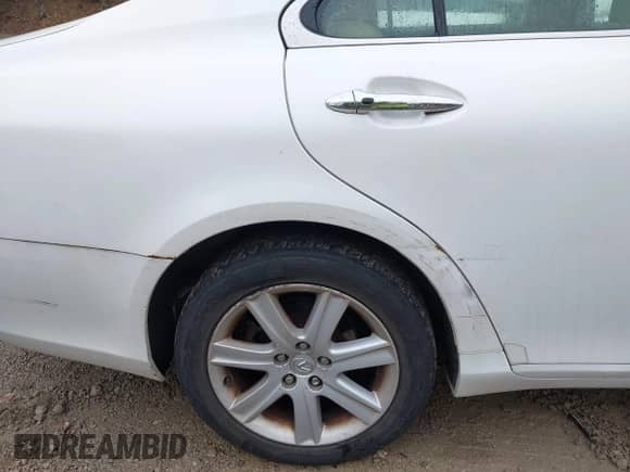 2007 Lexus ES 330 z VIN JTHBJ46G272141599, wystawiony jako IAAI lot #43296717 z przebiegiem 176 635 mil mil oraz . Historia ofert i sprzedaży dostępna na DreamBid. Obrazek 6.