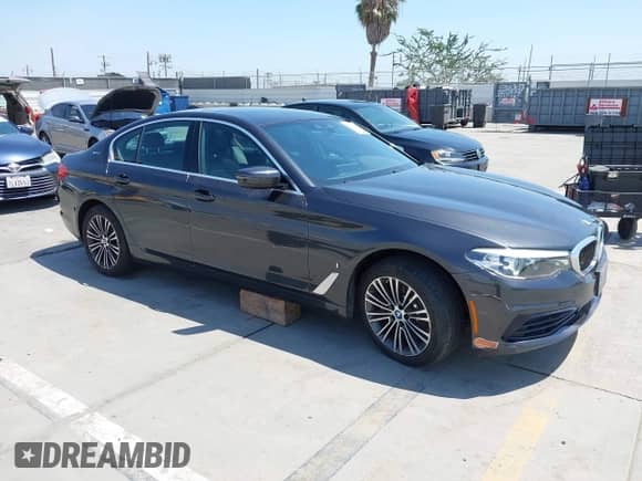 2019 BMW 5 Series 530e с VIN WBAJA9C59KB253996, выставлен на аукционе IAAI как лот 42889256 с пробегом 83 541 миль миль и . История ставок и продаж доступна на DreamBid. Изображение 1.