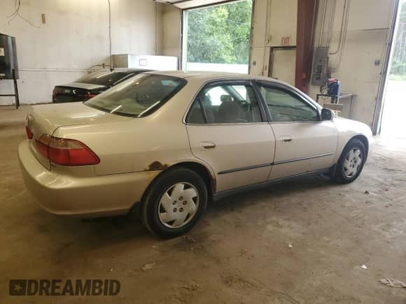 2000 Honda Accord LX z VIN 1HGCG1641YA038126, wystawiony jako Copart lot #64291435 z przebiegiem 195 689 mil mil oraz Szkoda całkowita • Salvage title. Historia ofert i sprzedaży dostępna na DreamBid. Obrazek 3.