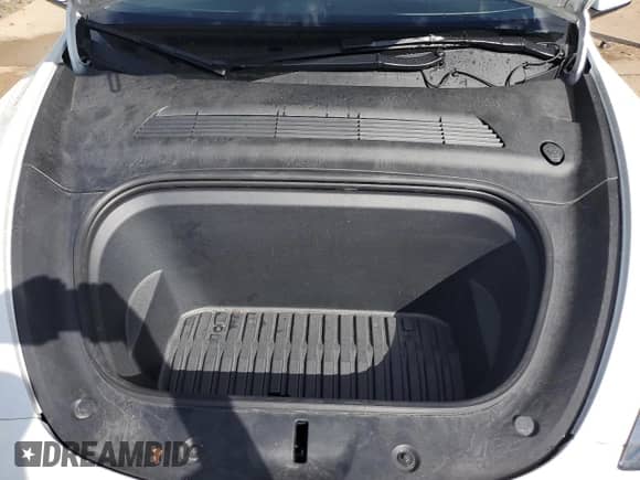 2021 Tesla Model Y Long Range z VIN 5YJYGDEE4MF295914, wystawiony jako Copart lot #85107055 z przebiegiem 49 996 mil mil oraz Szkoda całkowita • Salvage title. Historia ofert i sprzedaży dostępna na DreamBid. Obrazek 12.