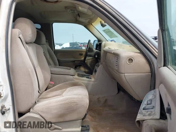 2003 Chevrolet Silverado 2500HD LS z VIN 1GCHK23193F126937, wystawiony jako IAAI lot #41893874 z przebiegiem 260 432 mil mil oraz . Historia ofert i sprzedaży dostępna na DreamBid. Obrazek 5.