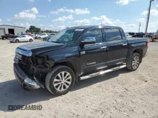 2017 Toyota Tundra Limited z VIN 5TFHW5F13HX618933, wystawiony jako Copart lot #82384435 z przebiegiem 122 885 mil mil oraz Szkoda całkowita • Salvage title. Historia ofert i sprzedaży dostępna na DreamBid. Obrazek 1.