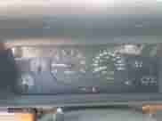 1996 Jeep Grand Cherokee Laredo z VIN 1J4GZ58Y4TC329759, wystawiony jako Copart lot #64148295 z przebiegiem 176 866 mil mil oraz Szkoda całkowita • Salvage title. Historia ofert i sprzedaży dostępna na DreamBid. Obrazek 9.