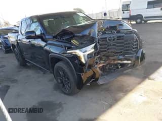 2025 Toyota Tundra SR5 с VIN 5TFWA5DB8SX244361, выставлен на аукционе IAAI как лот 43040247 с пробегом 9 674 миль миль и . История ставок и продаж доступна на DreamBid. Изображение 1.