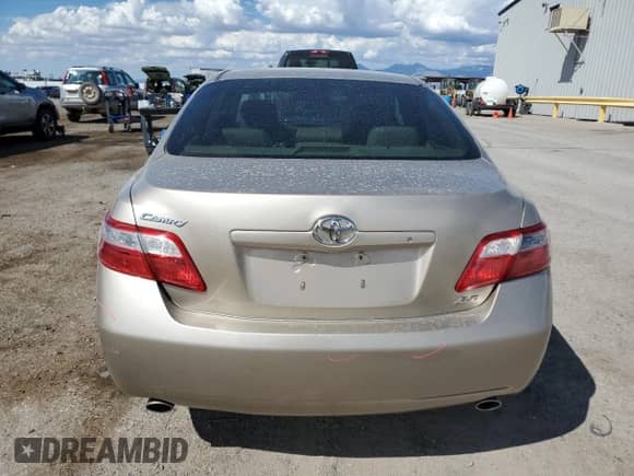 2007 Toyota Camry LE z VIN 4T1BK46K47U519909, wystawiony jako Copart lot #81109575 z przebiegiem 124 401 mil mil oraz Szkoda całkowita • Salvage title. Historia ofert i sprzedaży dostępna na DreamBid. Obrazek 6.