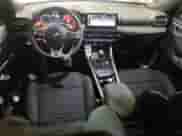 2024 Dodge Hornet R/T z VIN ZACPDFCW6R3A33508, wystawiony jako Copart lot #82019034 z przebiegiem 4 649 mil mil oraz Czysty tytuł • Clean title. Historia ofert i sprzedaży dostępna na DreamBid. Obrazek 8.