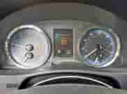 2019 Toyota Corolla L z VIN 2T1BURHE9KC242456, wystawiony jako Copart lot #70520305 z przebiegiem 107 547 mil mil oraz Czysty tytuł • Clean title. Historia ofert i sprzedaży dostępna na DreamBid. Obrazek 9.