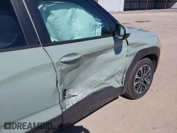 2025 Chevrolet TrailBlazer LT with VIN KL79MPSL3SB128393, listed as a IAAI auction lot 41855744 with 1,660 mi miles and . Bid and sale history available at DreamBid. Image 6.