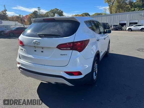 2017 Hyundai Santa Fe 2.4L with VIN 5NMZT3LB8HH035619, listed as a Copart auction lot 89575985 with 149,882 mi miles and Clean title. Bid and sale history available at DreamBid. Image 3.