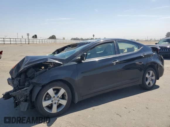 2013 Hyundai Elantra GLS z VIN KMHDH4AE8DU530643, wystawiony jako Copart lot #70051805 z przebiegiem Nie podano mil oraz Szkoda całkowita • Salvage title. Historia ofert i sprzedaży dostępna na DreamBid. Obrazek 1.