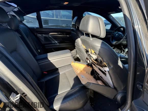 2013 BMW 7 Series 750i with VIN WBAYA8C5XDC996785, listed as a Copart auction lot 47482495 with 134,353 mi miles and Clean title. Bid and sale history available at DreamBid. Image 6.
