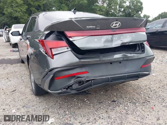 2024 Hyundai Elantra SE z VIN KMHLL4DG0RU722587, wystawiony jako IAAI lot #43050603 z przebiegiem 48 770 mil mil oraz . Historia ofert i sprzedaży dostępna na DreamBid. Obrazek 6.