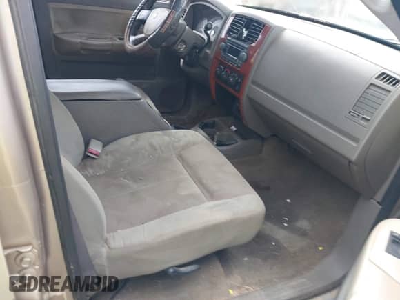 2005 Dodge Dakota SLT with VIN 1D7HW48N75S214431, listed as a IAAI auction lot 43365350 with 312,361 mi miles and . Bid and sale history available at DreamBid. Image 5.