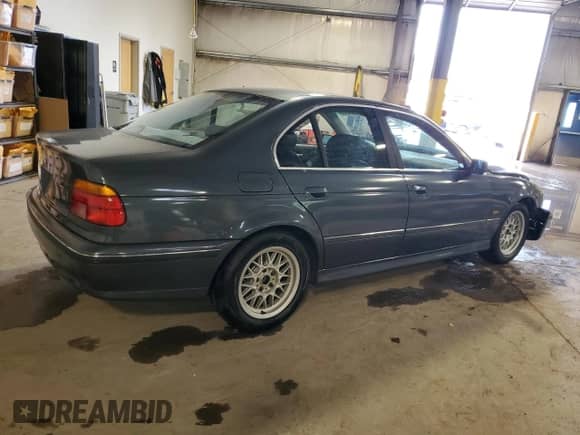 2000 BMW 5 Series 528i с VIN WBADM6346YGU10891, выставлен на аукционе Copart как лот 70666265 с пробегом Не указан миль и Списание • Salvage title. История ставок и продаж доступна на DreamBid. Изображение 3.