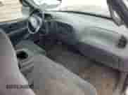 2000 Ford F-150 XL z VIN 1FTRX17W7YNC12430, wystawiony jako Copart lot #66036385 z przebiegiem Nie podano mil oraz Nie do naprawy • Non repairable. Historia ofert i sprzedaży dostępna na DreamBid. Obrazek 8.