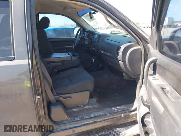 2011 Chevrolet Silverado 1500 LT z VIN 1GCRCSE08BZ222738, wystawiony jako IAAI lot #42884214 z przebiegiem 174 647 mil mil oraz . Historia ofert i sprzedaży dostępna na DreamBid. Obrazek 5.