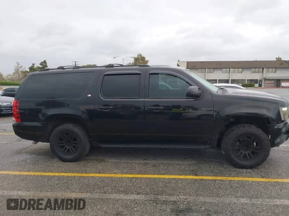 2010 Chevrolet Suburban LT z VIN 1GNUCJE02AR250318, wystawiony jako IAAI lot #43428825 z przebiegiem 187 450 mil mil oraz . Historia ofert i sprzedaży dostępna na DreamBid. Obrazek 13.