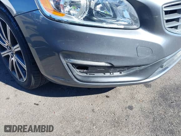 2017 Volvo S60 Inscription с VIN LYV402HK7HB120640, выставлен на аукционе IAAI как лот 41583114 с пробегом 71 884 миль миль и . История ставок и продаж доступна на DreamBid. Изображение 6.