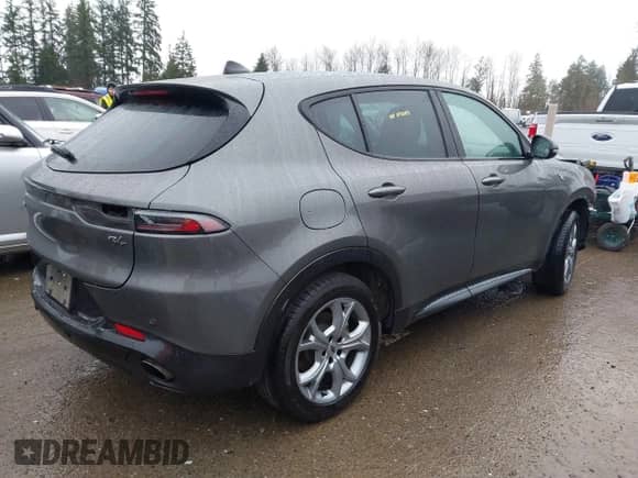 2024 Dodge Hornet R/T z VIN ZACPDFCW0R3A31673, wystawiony jako IAAI lot #41793731 z przebiegiem 21 098 mil mil oraz . Historia ofert i sprzedaży dostępna na DreamBid. Obrazek 4.