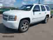 2012 Chevrolet Tahoe LTZ z VIN 1GNSKCE0XCR326361, wystawiony jako IAAI lot #42994916 z przebiegiem 158 826 mil mil oraz . Historia ofert i sprzedaży dostępna na DreamBid. Obrazek 2.