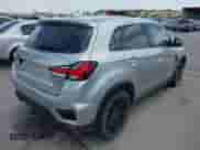 2023 Mitsubishi Outlander ES z VIN JA4ARUAU5PU016999, wystawiony jako IAAI lot #42525414 z przebiegiem 15 010 mil mil oraz . Historia ofert i sprzedaży dostępna na DreamBid. Obrazek 4.