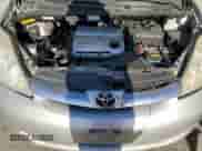 2006 Toyota Sienna XLE z VIN 5TDBA22C46S055629, wystawiony jako Copart lot #67286625 z przebiegiem 294 138 mil mil oraz Szkoda całkowita • Salvage title. Historia ofert i sprzedaży dostępna na DreamBid. Obrazek 12.