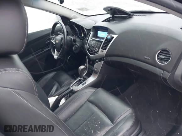 2011 Chevrolet Cruze 2LT z VIN 1G1PG5S91B7210497, wystawiony jako IAAI lot #41527878 z przebiegiem 128 927 mil mil oraz . Historia ofert i sprzedaży dostępna na DreamBid. Obrazek 5.