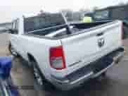 2020 Ram 1500 Big Horn z VIN 1C6RREBT0LN266926, wystawiony jako IAAI lot #41794173 z przebiegiem 126 043 mil mil oraz . Historia ofert i sprzedaży dostępna na DreamBid. Obrazek 3.