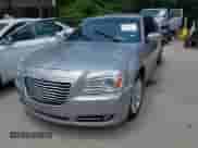 2013 Chrysler 300 C с VIN 2C3CCAEG2DH606373, выставлен на аукционе IAAI как лот 42533677 с пробегом 188 303 миль миль и . История ставок и продаж доступна на DreamBid. Изображение 17.